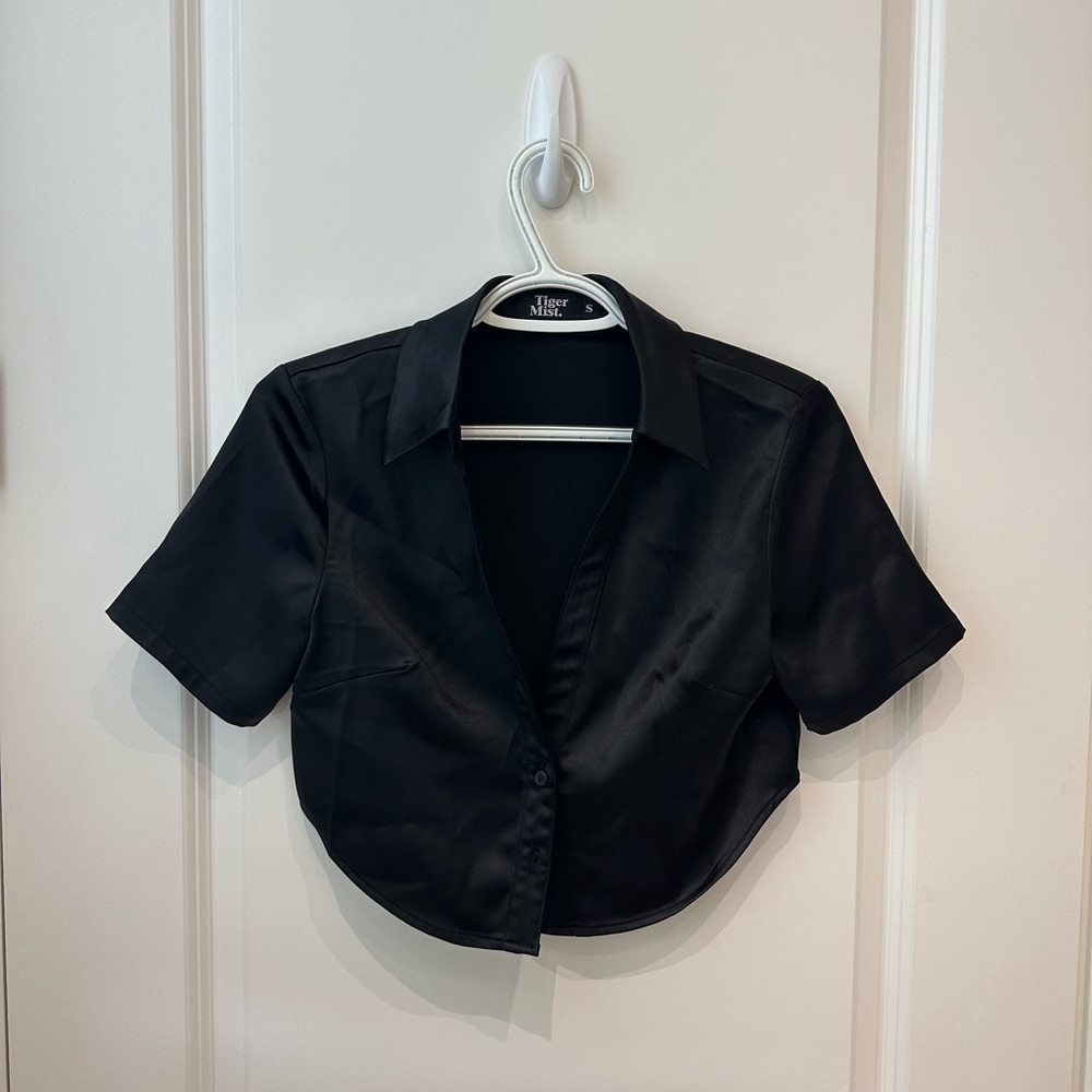 NWOT Tigermist black satin button up crop top